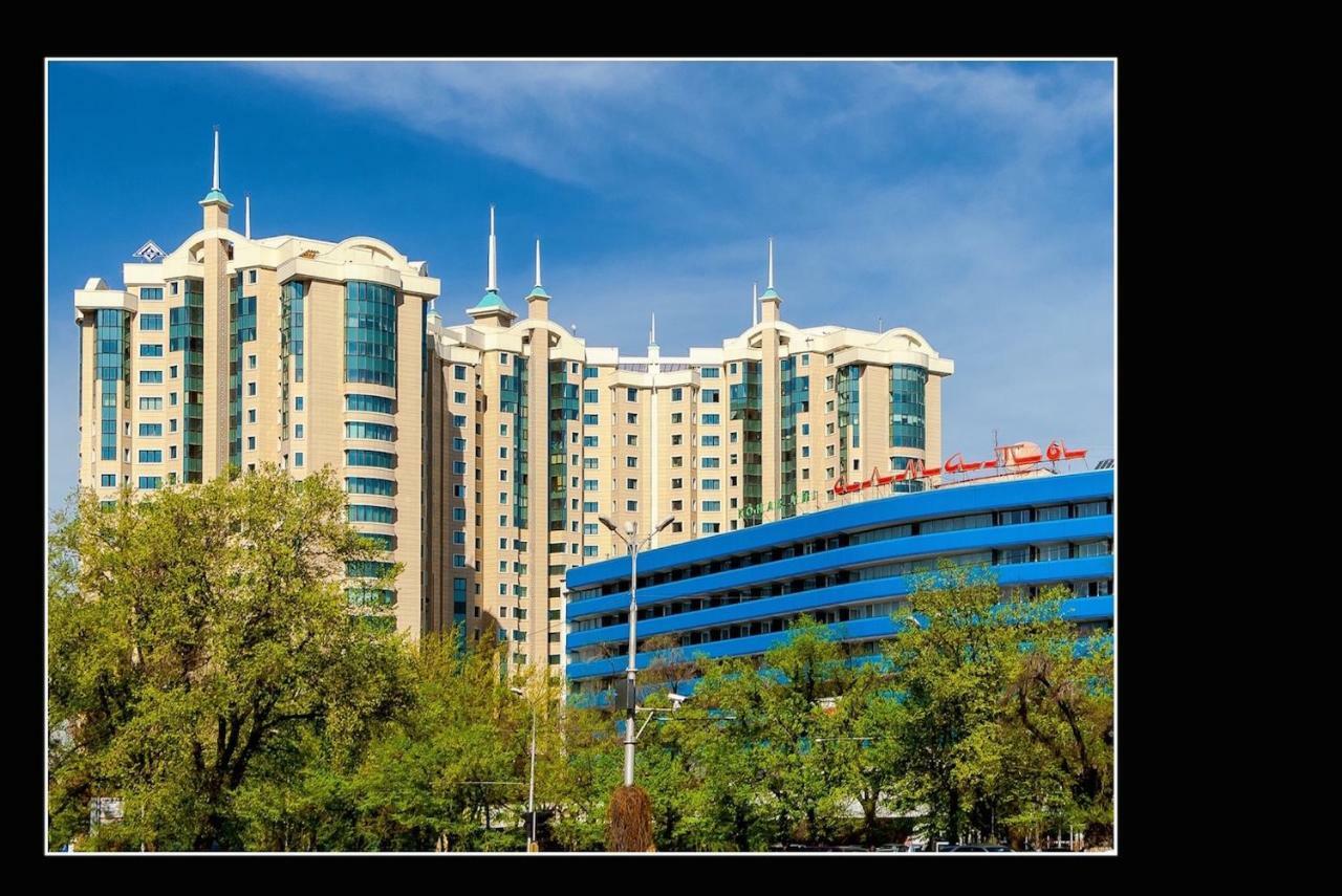 Home Apartments Almaty Bagian luar foto